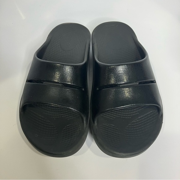 Oofos ooahh slides recovery shoes black comfort Shoes unisex sizing women’s 7 - Picture 3 of 8